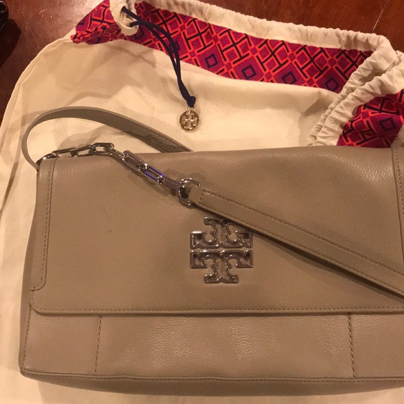 Tory Burch Handbags - Tory Burch Britten Fold over messenger